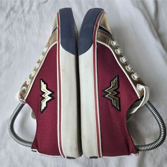 Wonder Woman DC Comics Officially Licensed Womens Sneakers Shoes Gold/Red Size 6 - Picture 4 of 8